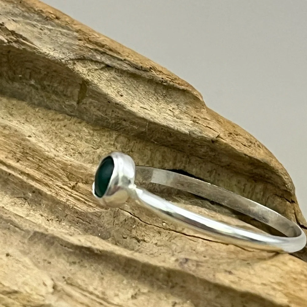 Sleek Silver Ring with Deep Green Chalcedony Gemstone